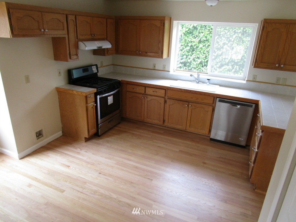 27 199th Street Southeast Bothell, WA 98012 - Photo 2 of 19