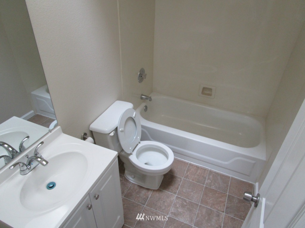 27 199th Street Southeast Bothell, WA 98012 - Photo 12 of 19