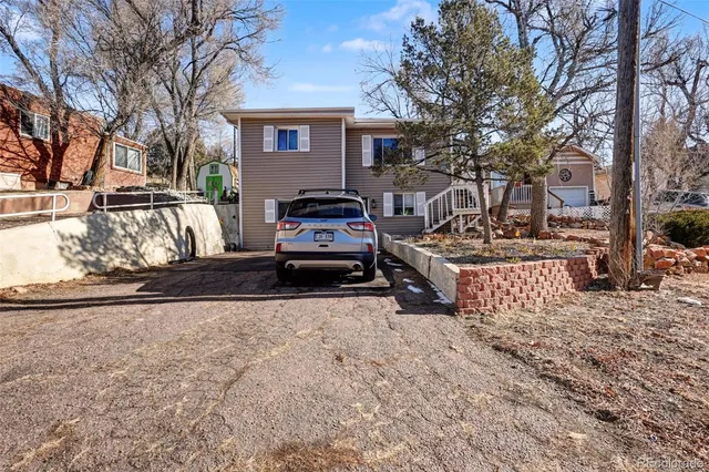 $1,400 | 838 West Kiowa Street, Unit 2, Colorado Springs, CO 80905
