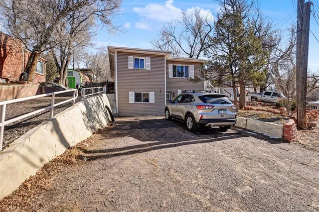 $1,400 | 838 West Kiowa Street, Unit 2, Colorado Springs, CO 80905