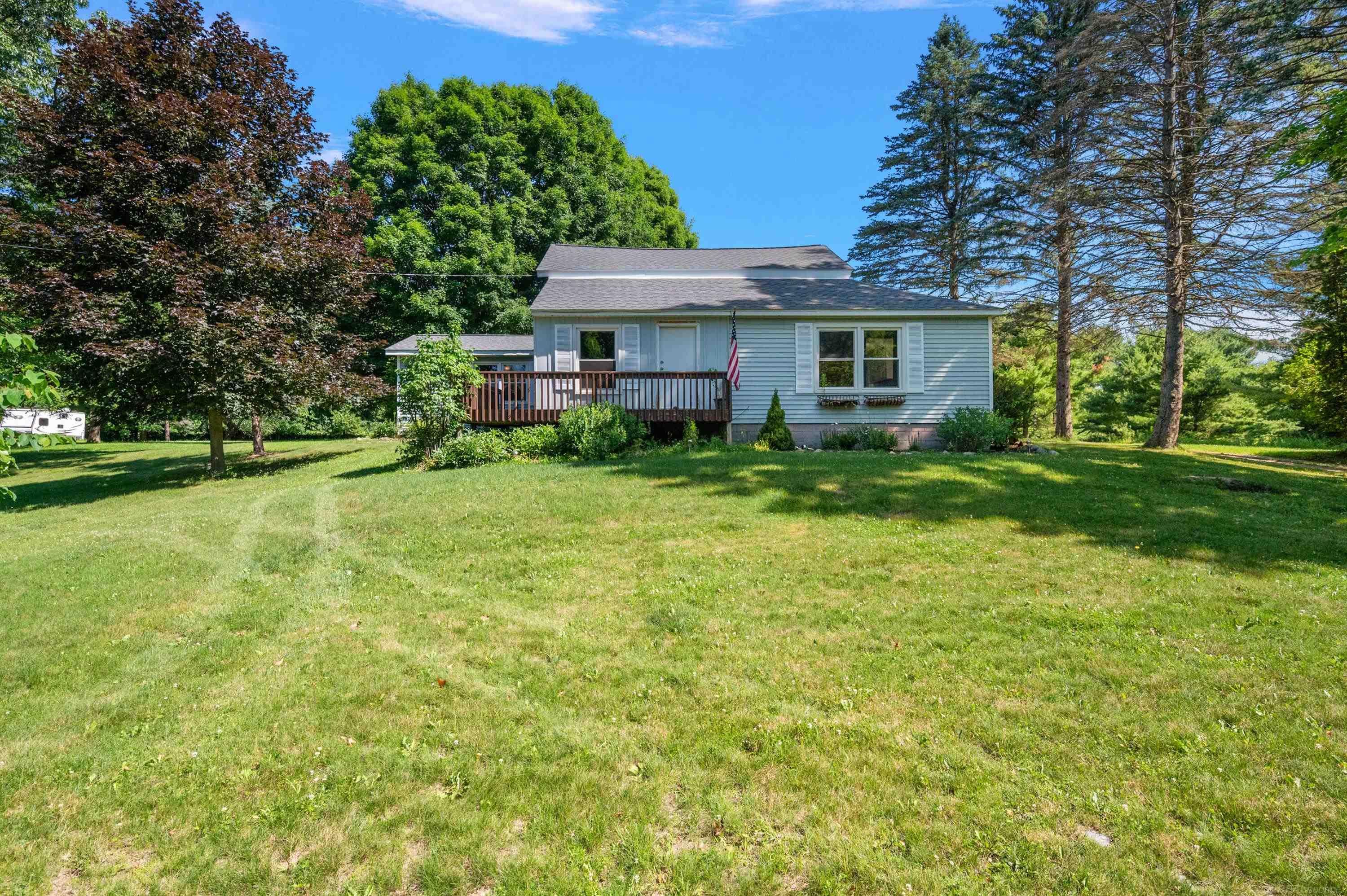 149 East Hunters Creek Road Lapeer, MI 48446 - Photo 5 of 71 50215016-726029be-3f0d-45d5-a46d-50b5c8d02921.JPG