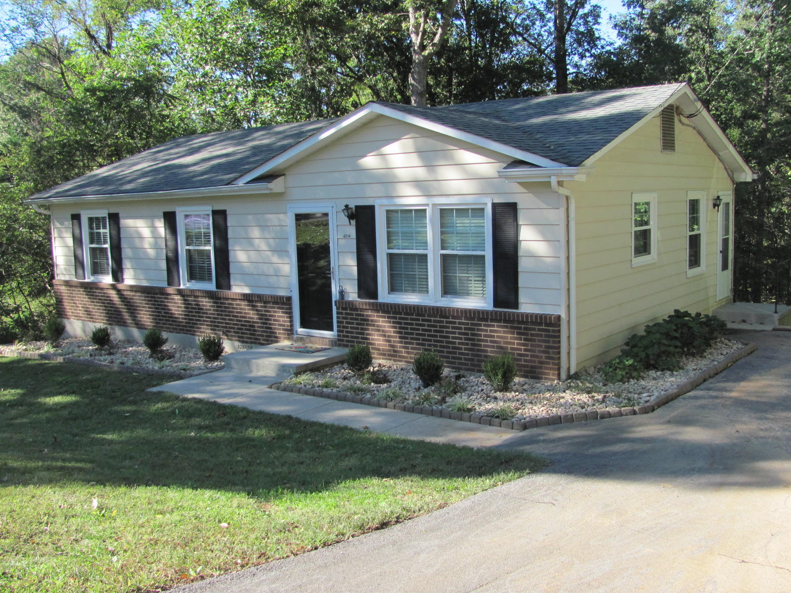 4014 Pitzer Road Roanoke, VA 24014 - Photo 14 of 15 Front 2
