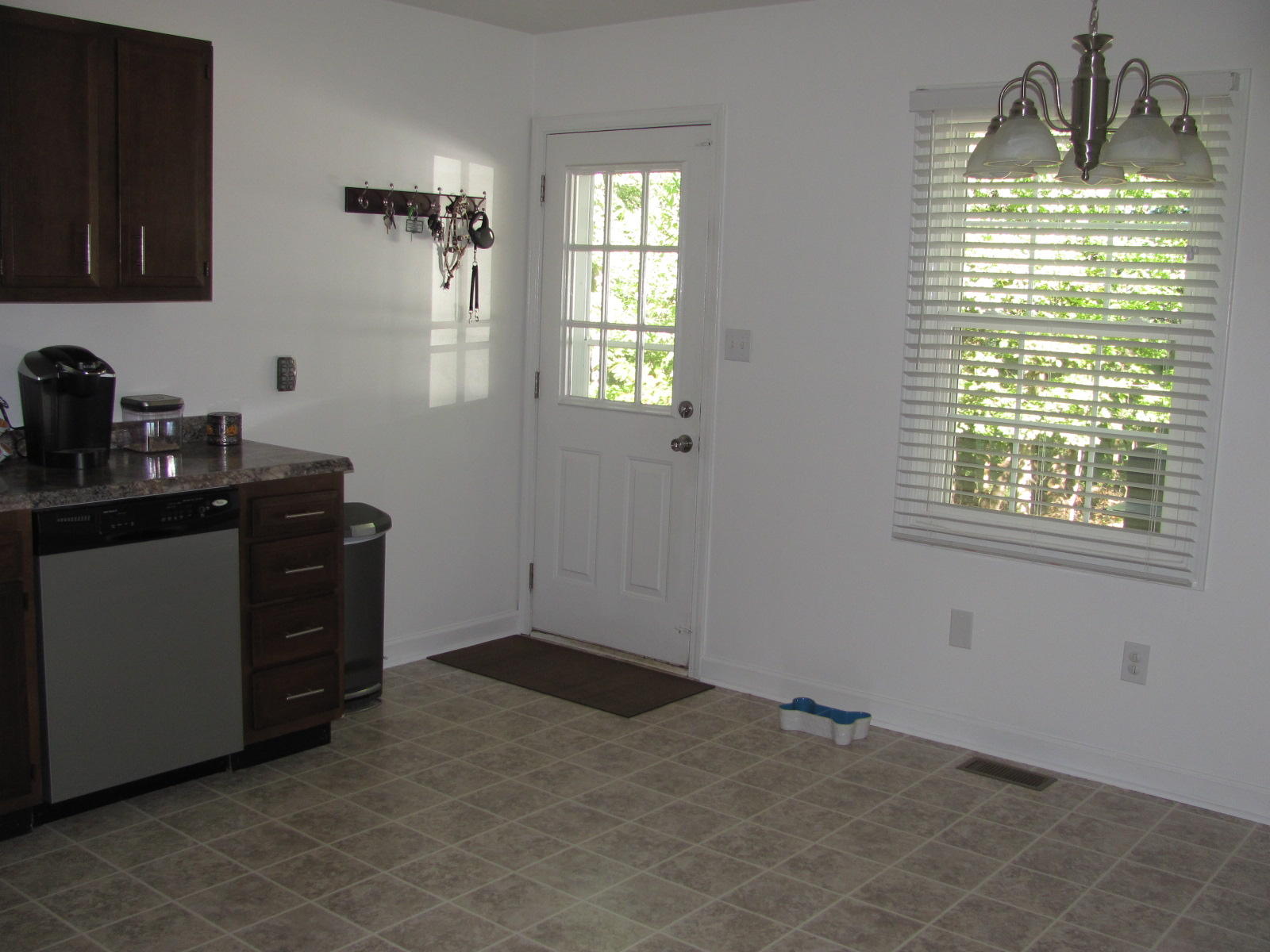 4014 Pitzer Road Roanoke, VA 24014 - Photo 5 of 15 Kitchen -Breakfast Area