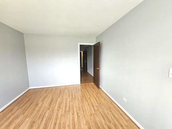 $1,999 | 1018 Castilian Court, Unit 205, Glenview, IL 60025