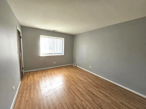 $1,999 | 1018 Castilian Court, Unit 205, Glenview, IL 60025