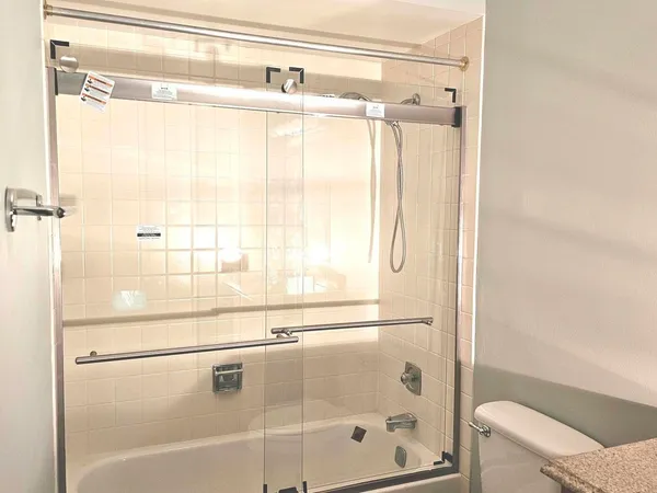 $1,999 | 1018 Castilian Court, Unit 205, Glenview, IL 60025