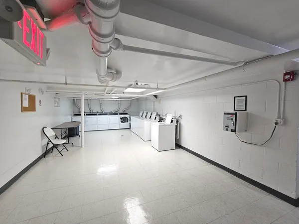 $1,999 | 1018 Castilian Court, Unit 205, Glenview, IL 60025