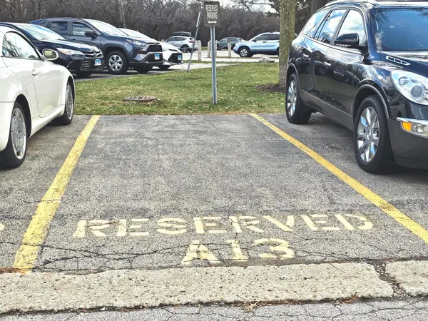 $1,999 | 1018 Castilian Court, Unit 205, Glenview, IL 60025