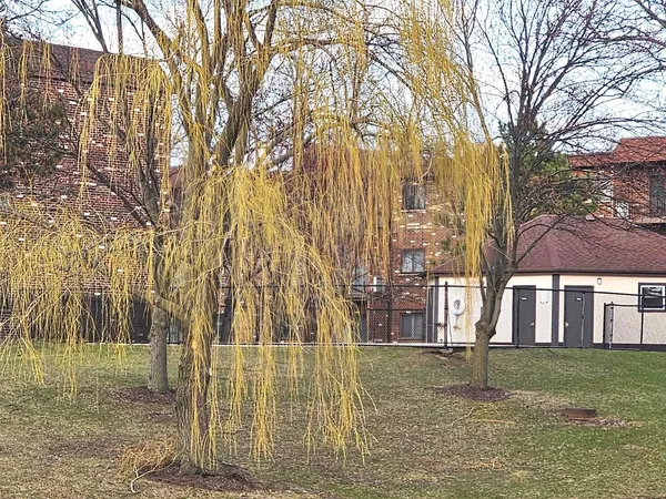 $1,999 | 1018 Castilian Court, Unit 205, Glenview, IL 60025