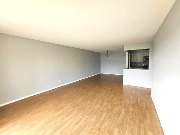 $1,999 | 1018 Castilian Court, Unit 205, Glenview, IL 60025