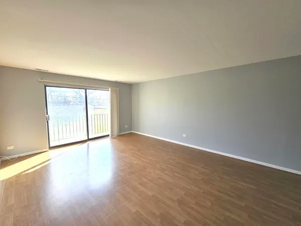 $1,999 | 1018 Castilian Court, Unit 205, Glenview, IL 60025