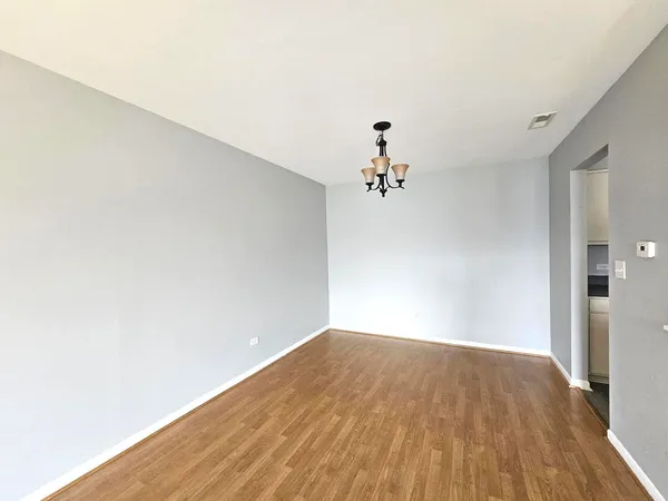 $1,999 | 1018 Castilian Court, Unit 205, Glenview, IL 60025