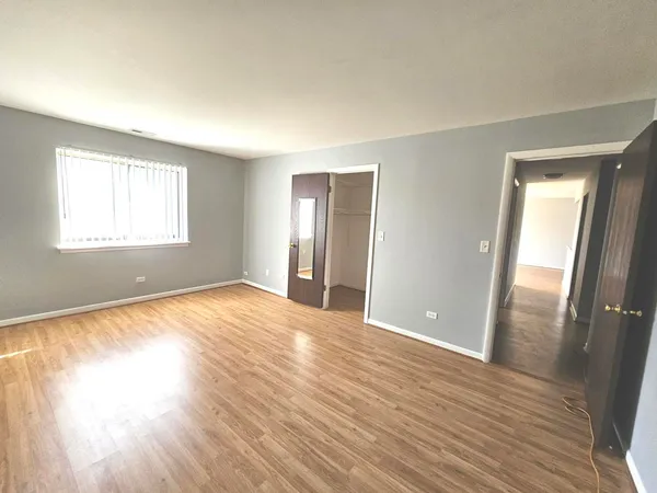 $1,999 | 1018 Castilian Court, Unit 205, Glenview, IL 60025