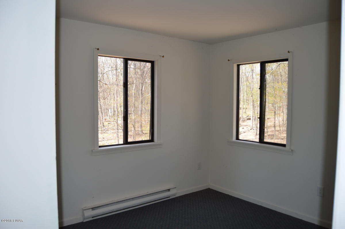 218 Tanager Road Lackawaxen, PA 18435 - Photo 7 of 17 DSC_0161