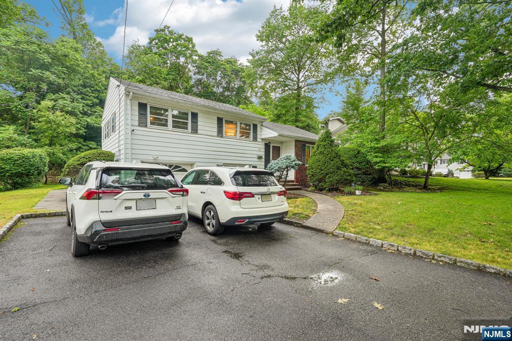 108 Morningside Road Paramus, NJ 07652 - Photo 5 of 45