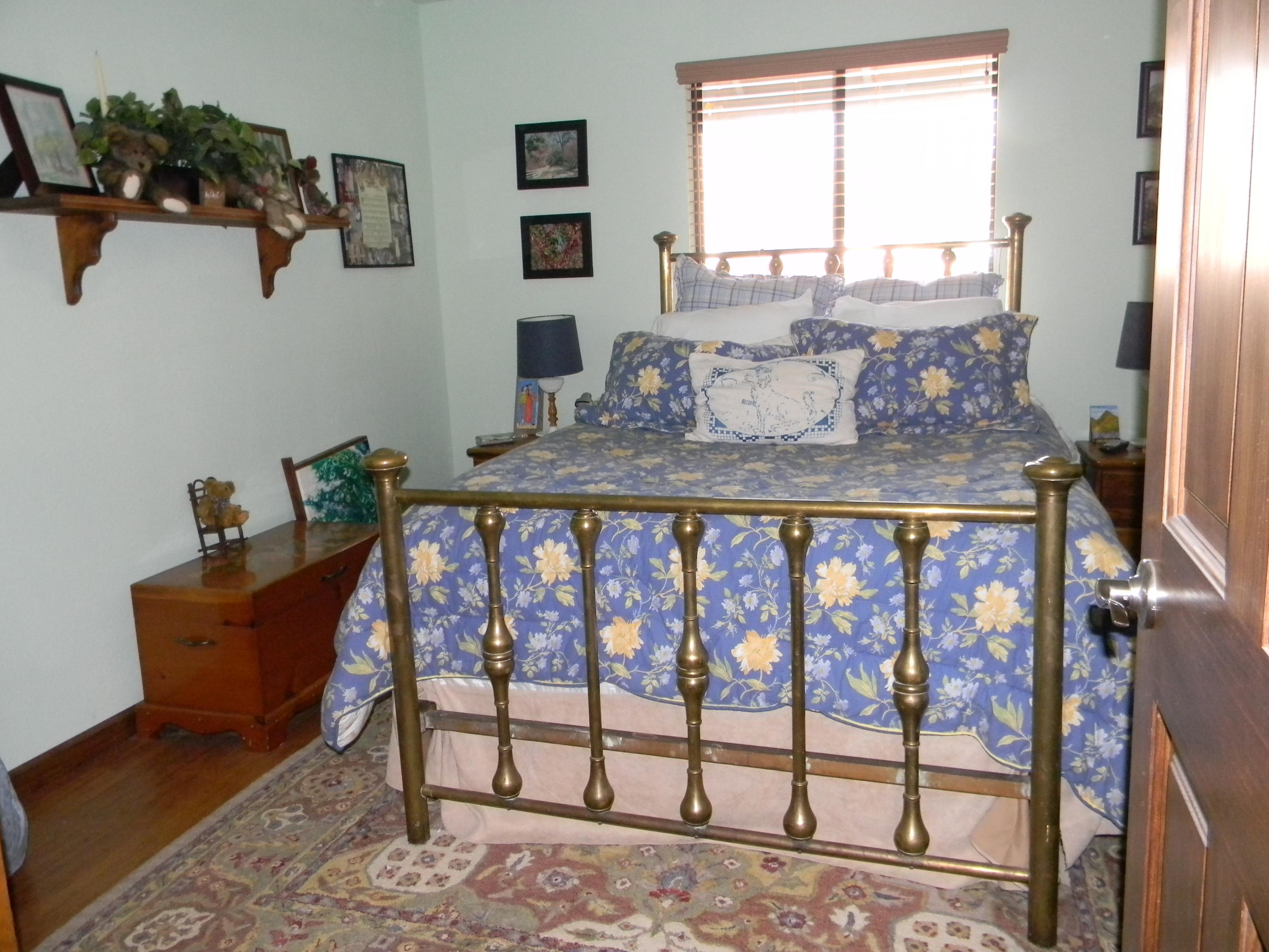 40992 Meadow Drive Three Rivers, CA 93271 - Photo 25 of 29 a living room with furniture
