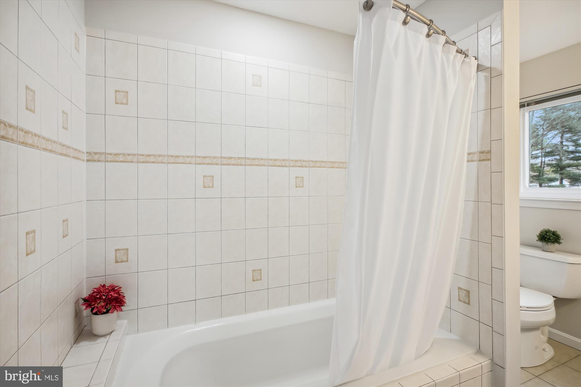 18519 Bowie Mill Road Olney, MD 20832 - Photo 23 of 57 Bedroom en suite bath