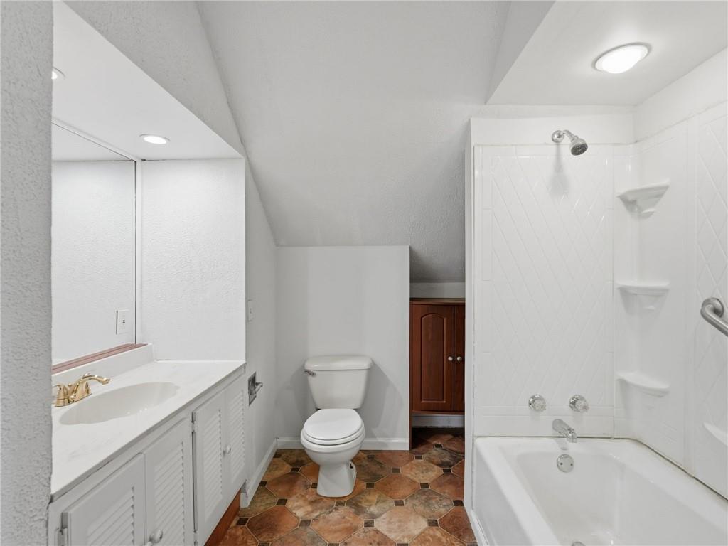 7307 Butler Street Pittsburgh, PA 15206 - Photo 21 of 35 a bathroom with a bathtub toilet and sink