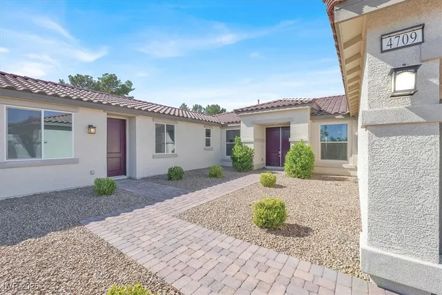 $4,488 | 4709 North Park Street, Las Vegas, NV 89129