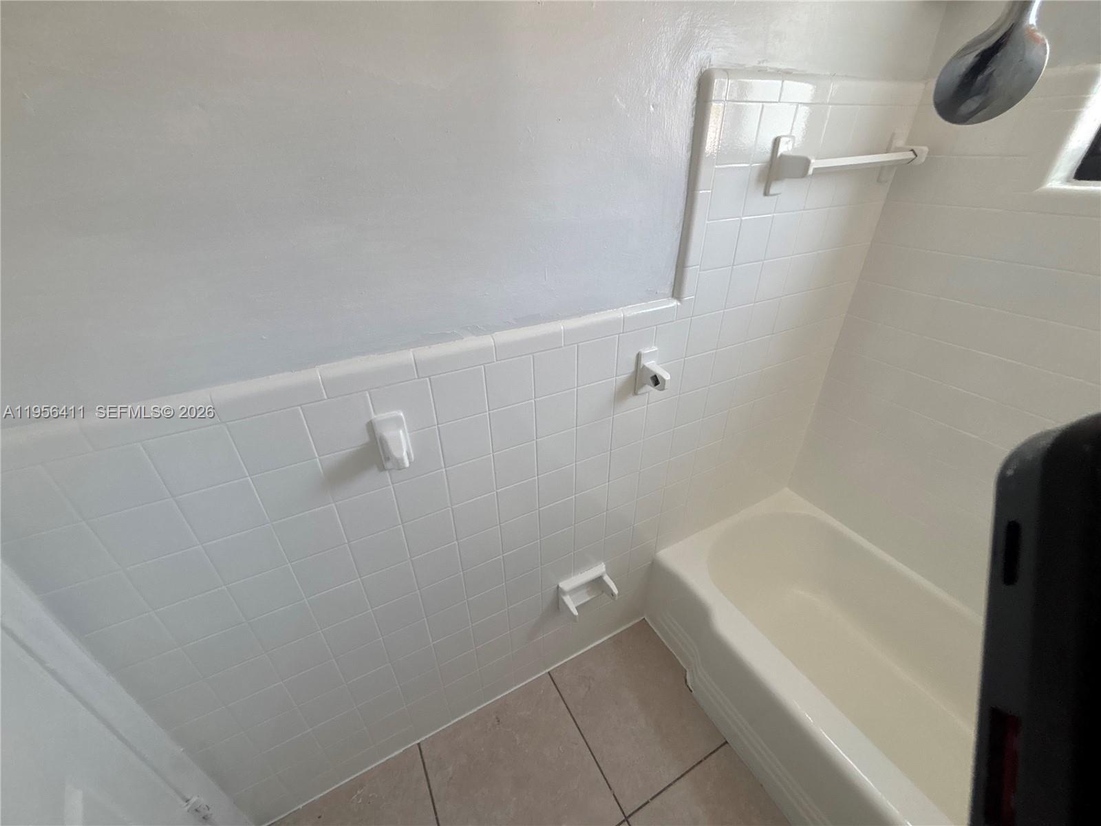 654 West 29th Street, Unit 1 Hialeah, FL 33012 - Photo 11 of 14 a bathroom with a bathtub