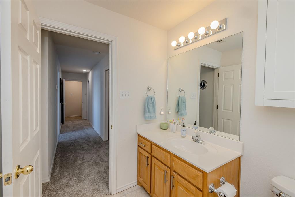 504 Eagle Point Road Graford, TX 76449 - Photo 26 of 38 Upstairs full bath.