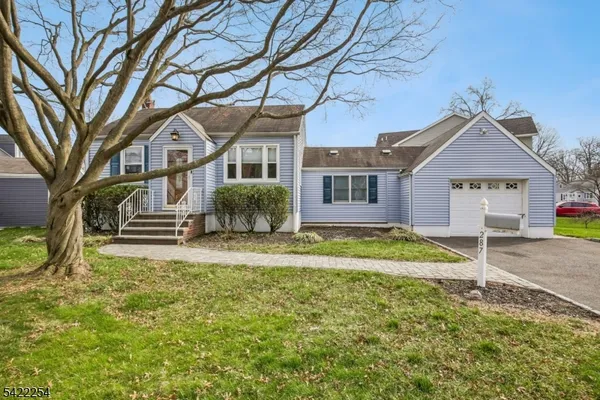$460,000 | 287 Roosevelt Lane, Kenilworth, NJ 07033