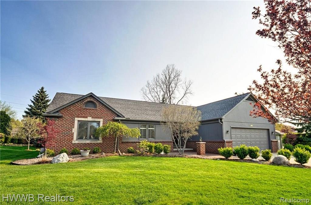 867 Augusta Drive Rochester Hills, MI 48309 - Photo 1 of 34