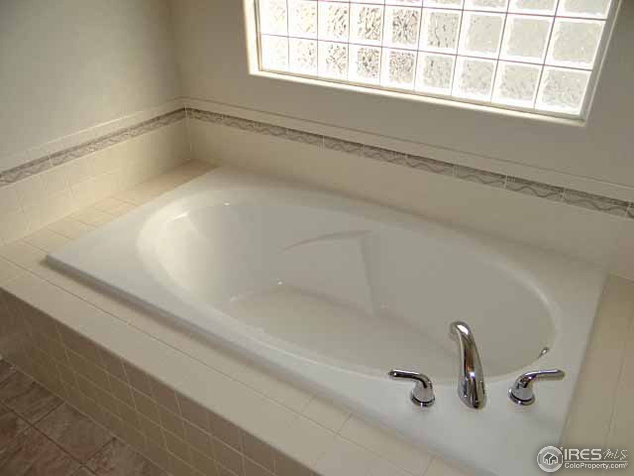 6904 16th Street Road Greeley, CO 80634 - Photo 15 of 25 Soaking Tub