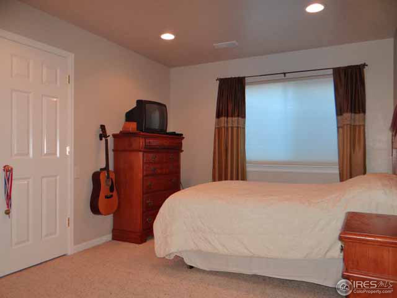 6904 16th Street Road Greeley, CO 80634 - Photo 22 of 25 Guest Bedroom