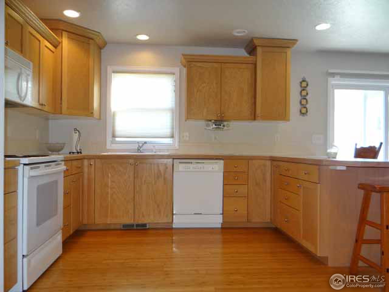 6904 16th Street Road Greeley, CO 80634 - Photo 8 of 25 Gorgeous Cabinetry