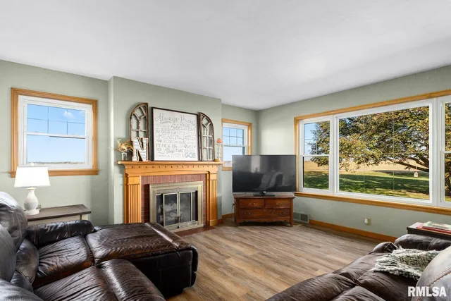 $375,000 | 2529 1600 East, Wyoming, IL 61491