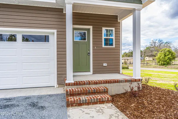 $1,925 | 1060 West New York Avenue, Southern Pines, NC 28387