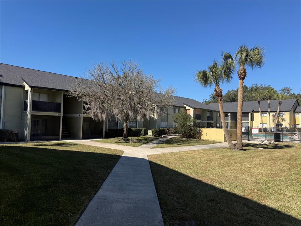 914 Lake Destiny Road, Unit F Altamonte Springs, FL 32714 - Photo 4 of 27