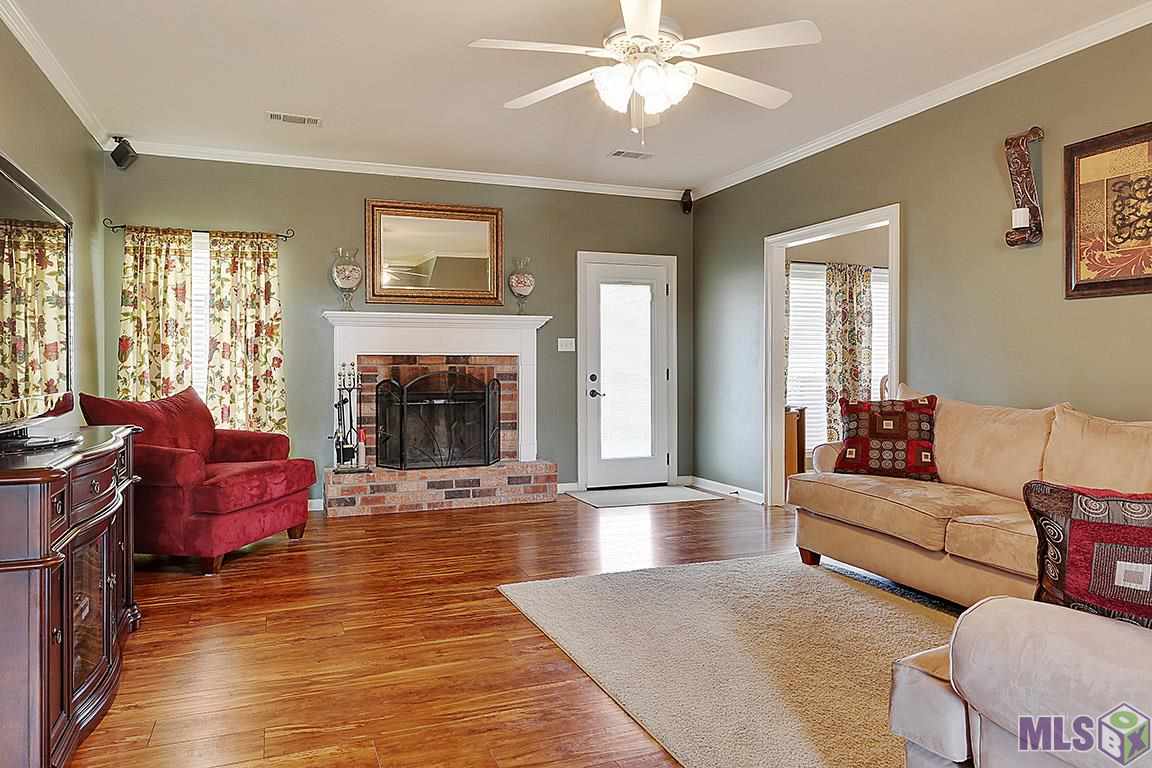 10649 Cardinal Road Denham Springs, LA 70726 - Photo 6 of 19 Living Room