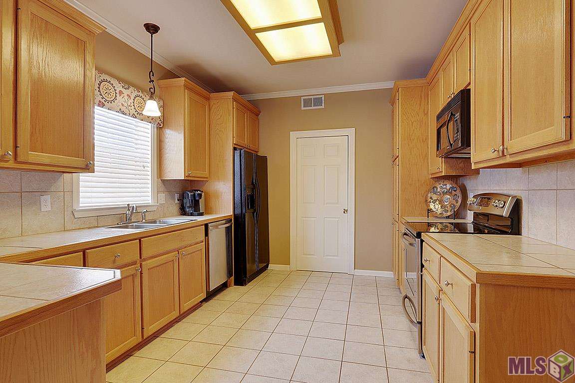 10649 Cardinal Road Denham Springs, LA 70726 - Photo 8 of 19 Kitchen w updated appliances