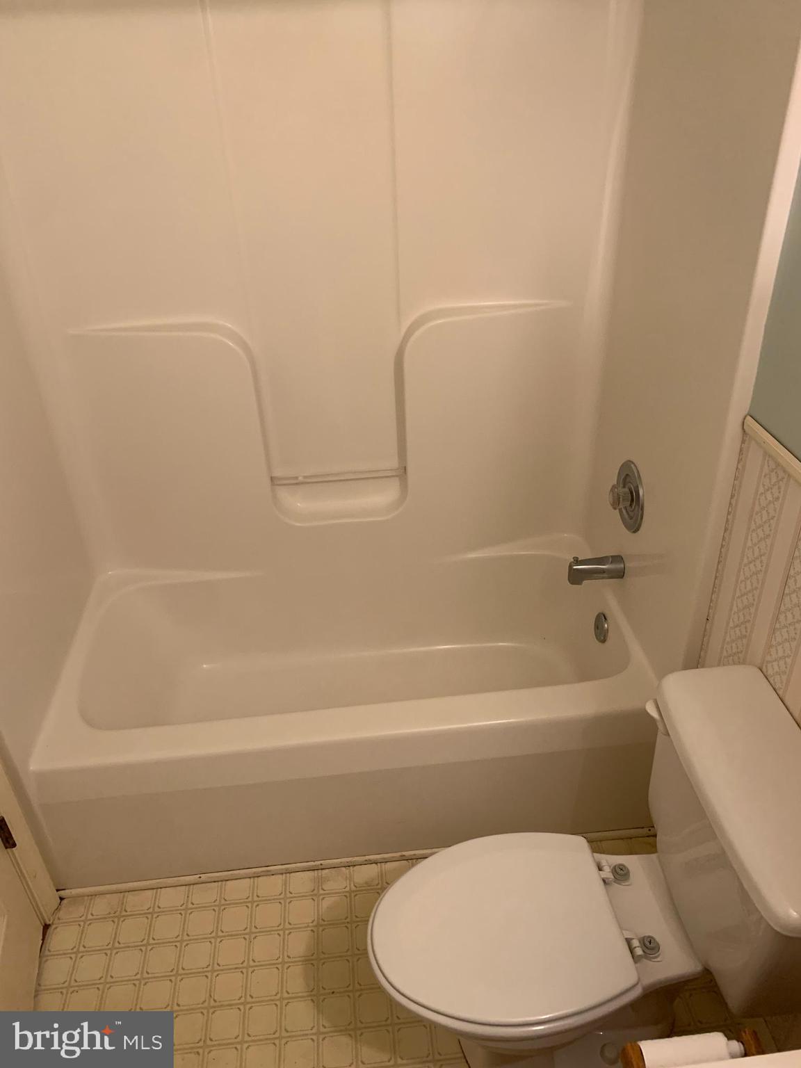 676 Flagstaff Road Lusby, MD 20657 - Photo 10 of 28 Full bathroom 1; tub view