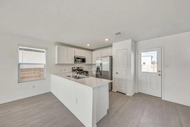 $1,945 | 367 Keefer, Kyle, TX 78640