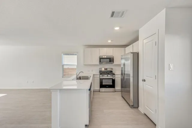 $1,945 | 367 Keefer, Kyle, TX 78640