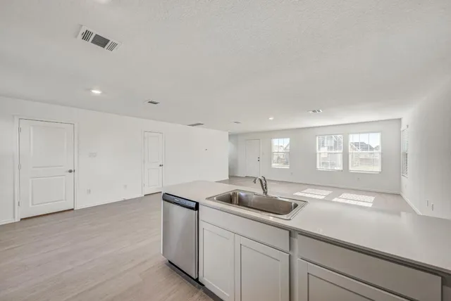 $1,945 | 367 Keefer, Kyle, TX 78640