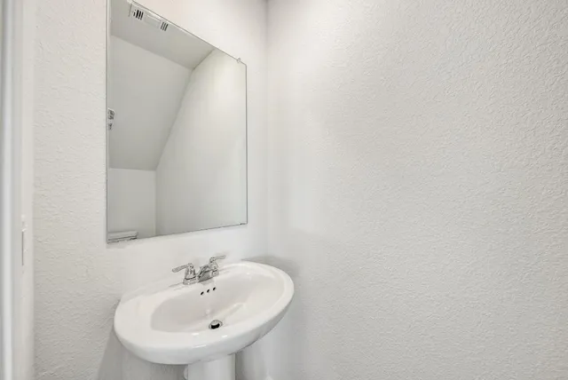 $1,945 | 367 Keefer, Kyle, TX 78640