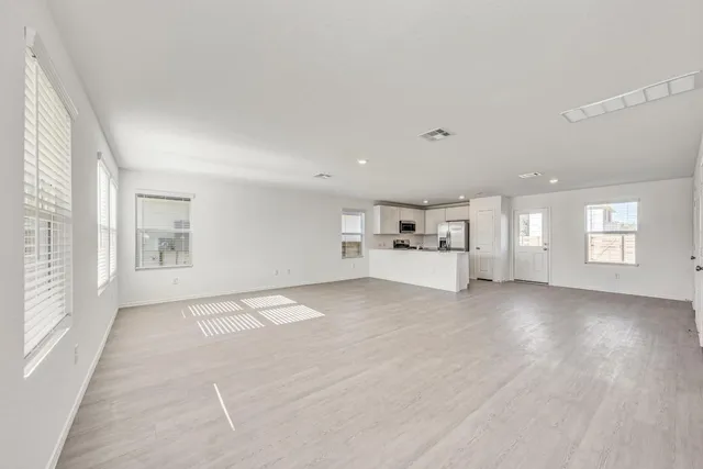 $1,945 | 367 Keefer, Kyle, TX 78640