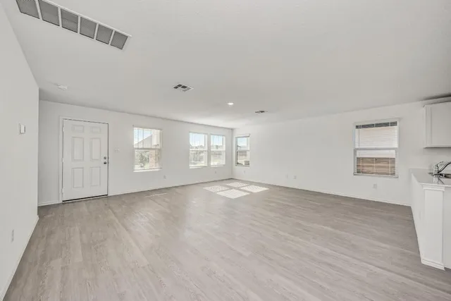 $1,945 | 367 Keefer, Kyle, TX 78640