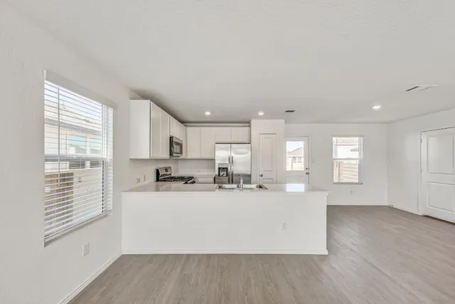 $1,945 | 367 Keefer, Kyle, TX 78640