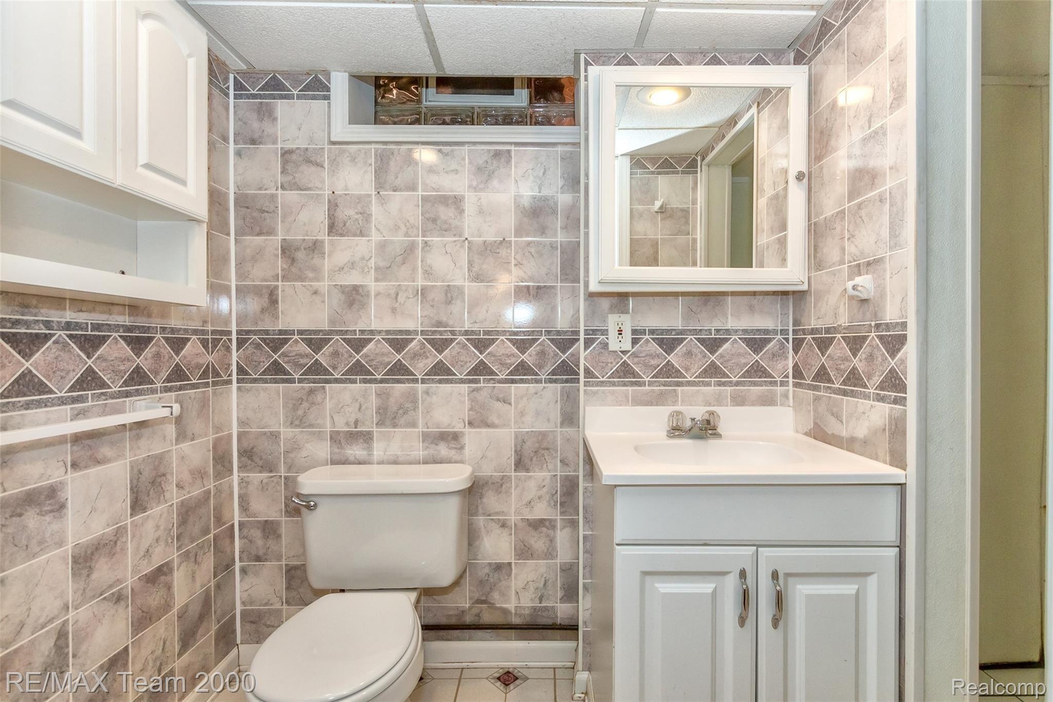 9387 Allen Road Allen Park, MI 48101 - Photo 21 of 27 24.jpg