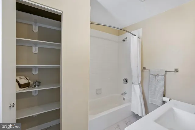 a bathroom with a bathtub