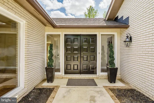 a view of entrance of the house