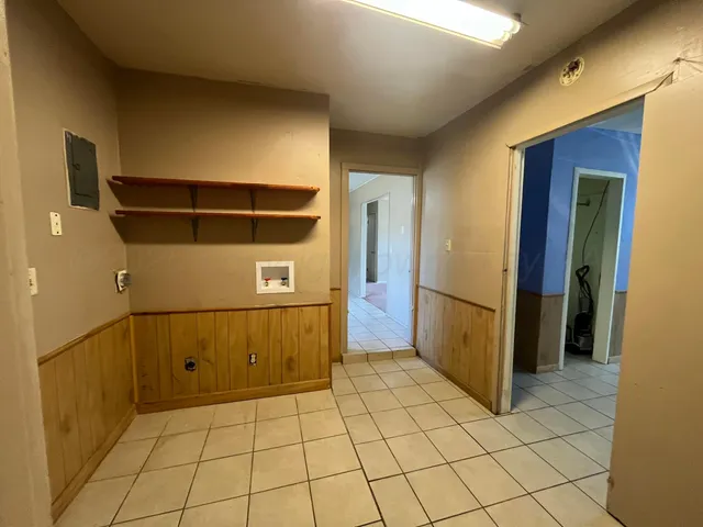 a view of utility room
