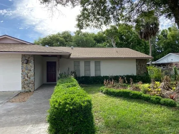 $2,450 | 17499 Hanna Road, Lutz, FL 33549