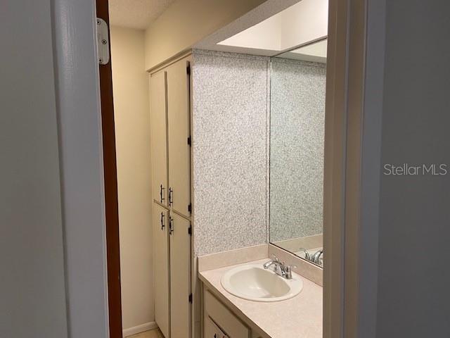 17499 Hanna Road Lutz, FL 33549 - Photo 6 of 9