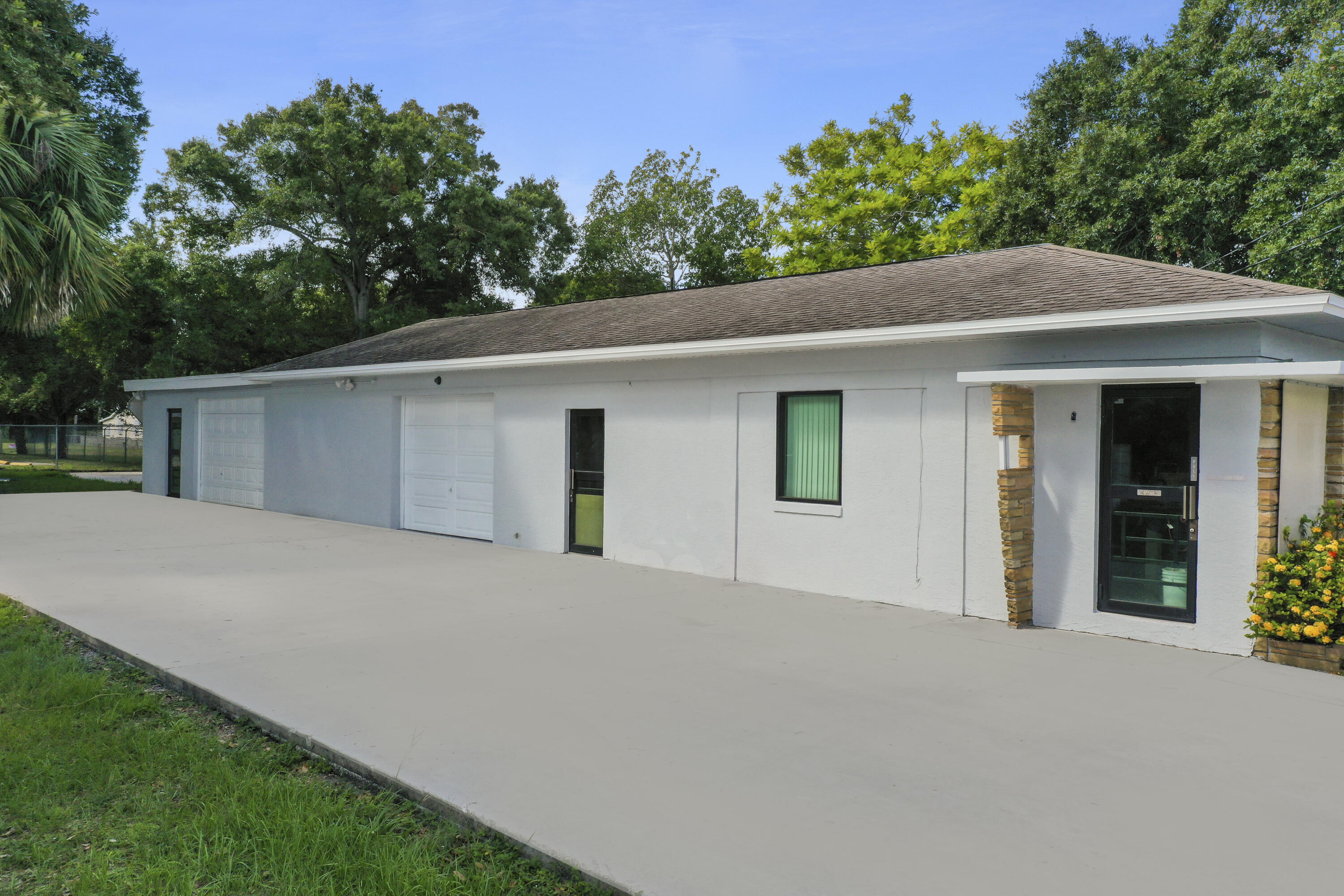 2527 Okeechobee Road Fort Pierce, FL 34947 - Photo 1 of 16 F36D0113-FA89-402D-BD28-B9F9C99984F2